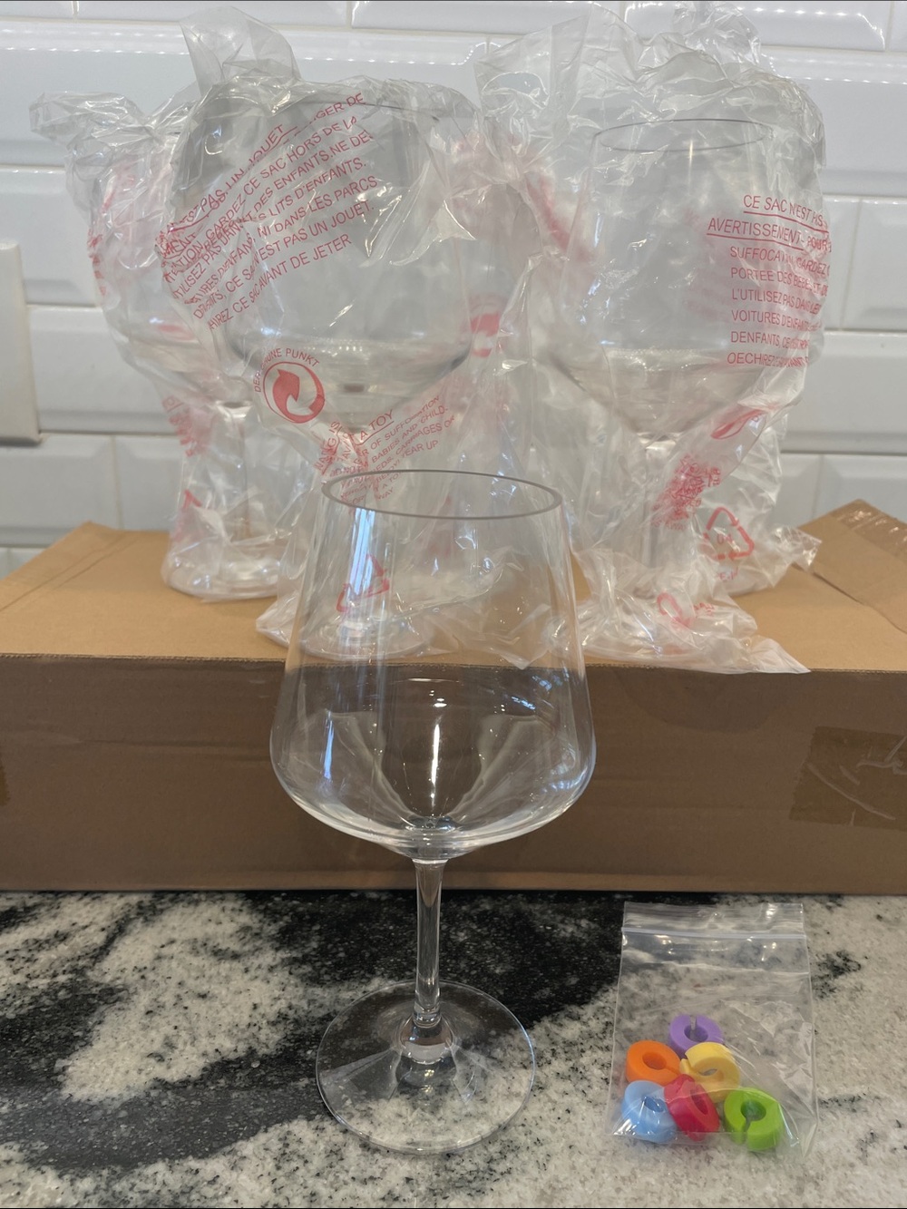 6 Plastic Wine Glass Set with Colorful Silicone Markers